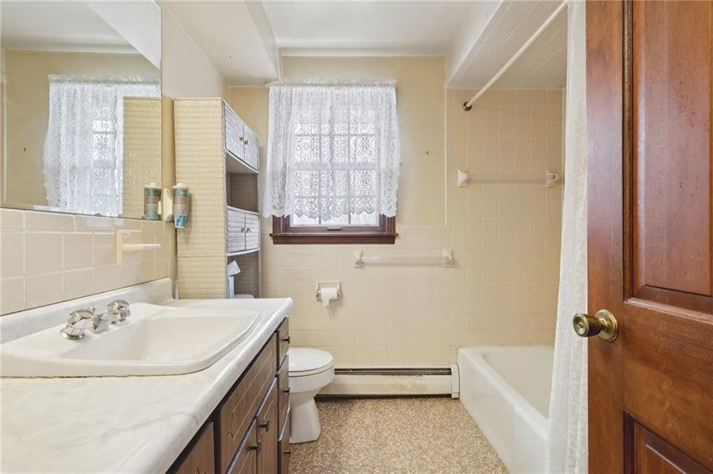 Upstairs Full Bath