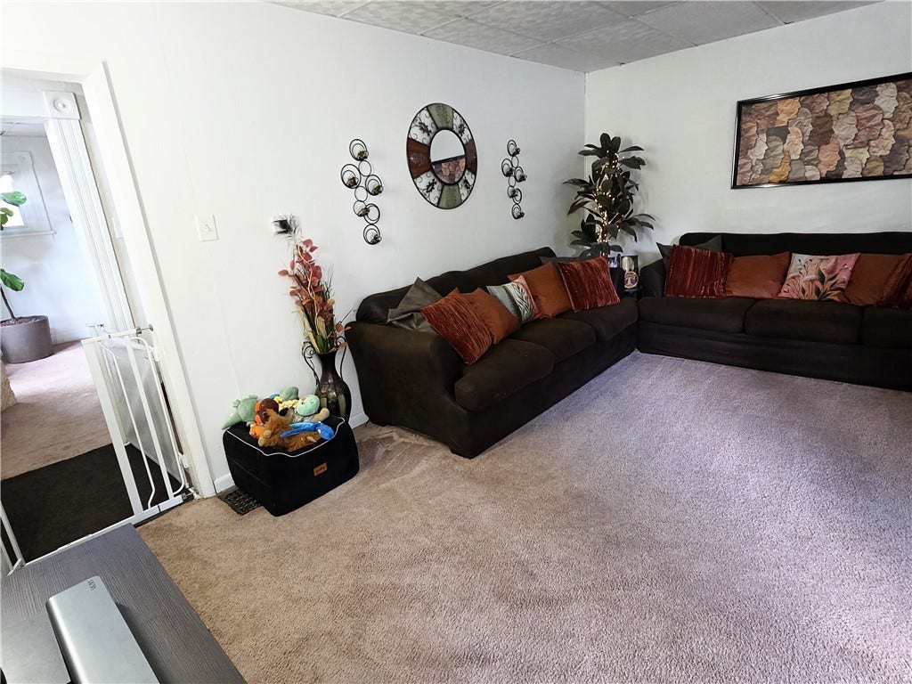 315/315.5 N 3rd St, Jeannette, PA 15644