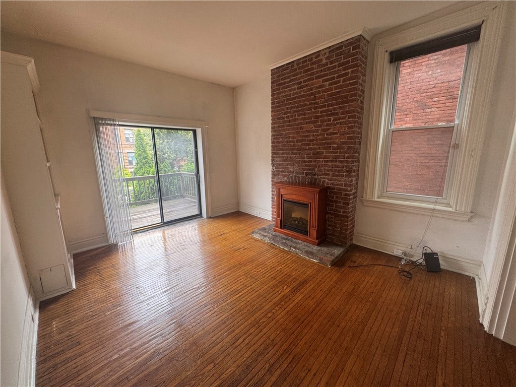 659 Maryland Ave, Shadyside, PA 15232 Living room of unit 1 (2 bedrooms)