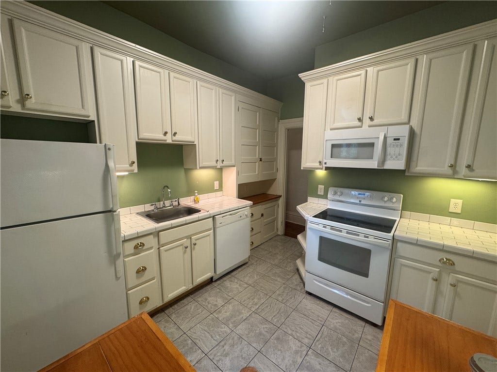 659 Maryland Ave, Shadyside, PA 15232 unit 1 kitchen