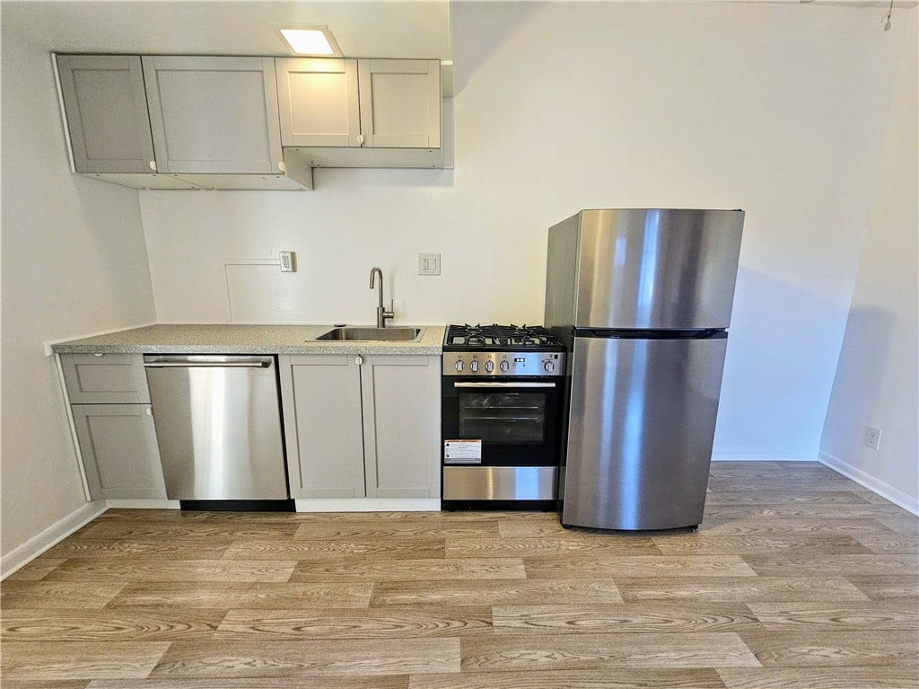 659 Maryland Ave, Shadyside, PA 15232 unit 4 kitchen