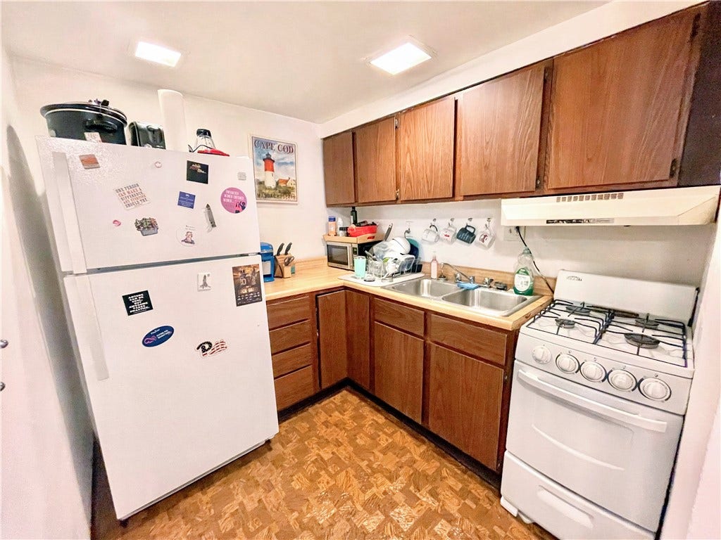 659 Maryland Ave, Shadyside, PA 15232 unit 3 kitchen