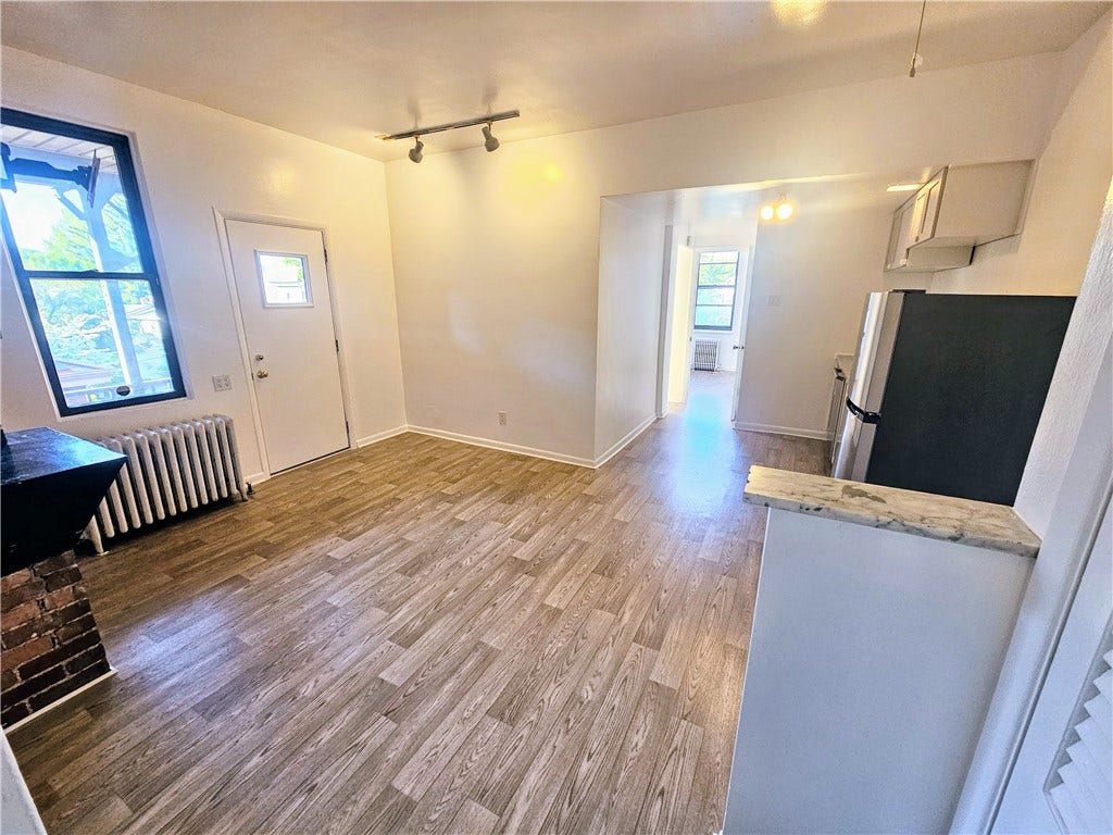 659 Maryland Ave, Shadyside, PA 15232 unit 4 (2 bedroom unit) living/entrance area