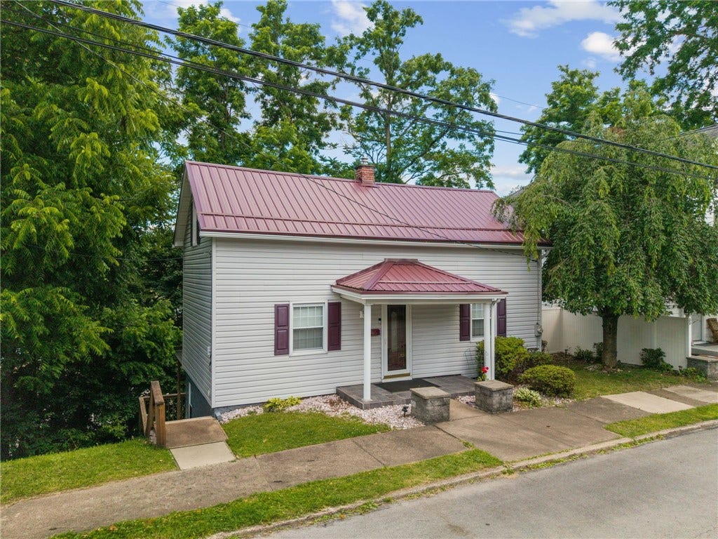745 Sidney St, Greensburg, PA 15601