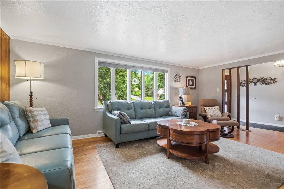 402 Glenrock Dr, Bethel Park, PA 15102