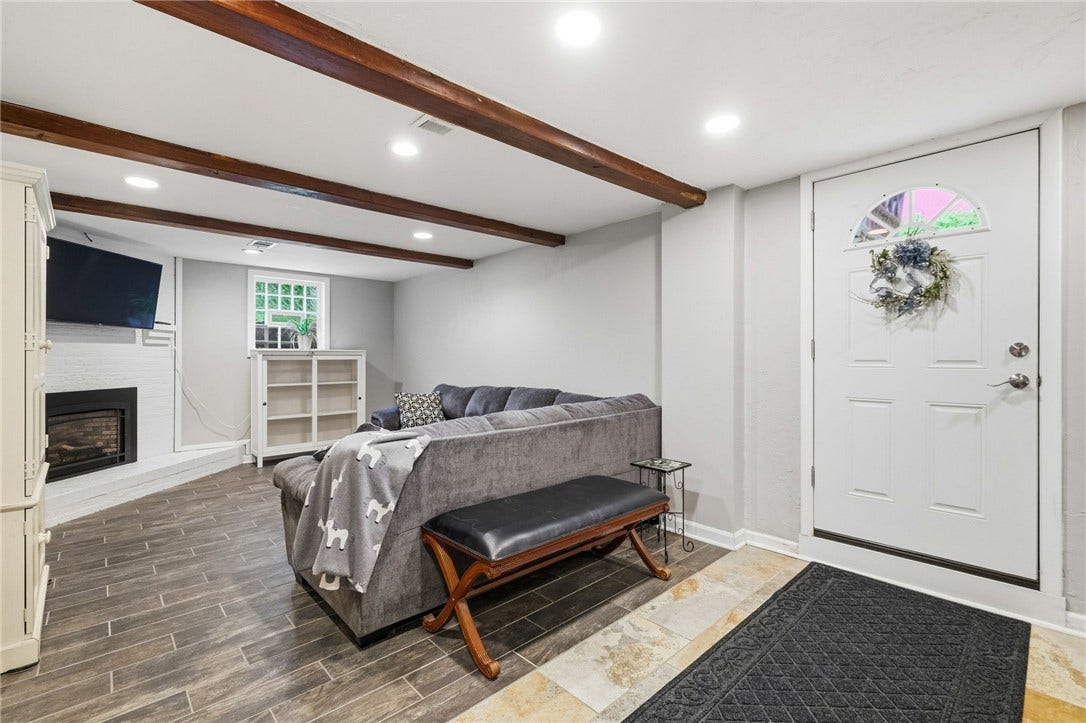 402 Glenrock Dr, Bethel Park, PA 15102