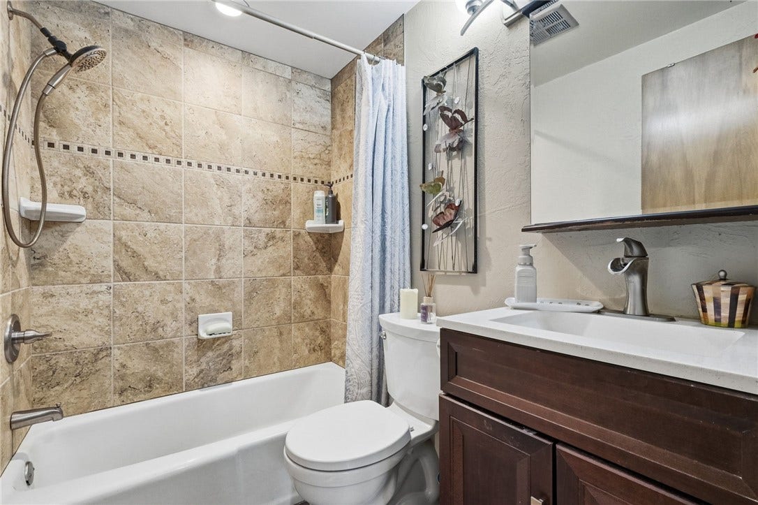 402 Glenrock Dr, Bethel Park, PA 15102