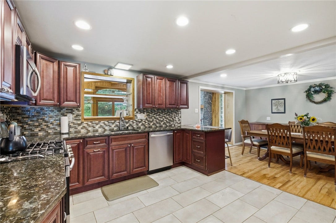 402 Glenrock Dr, Bethel Park, PA 15102
