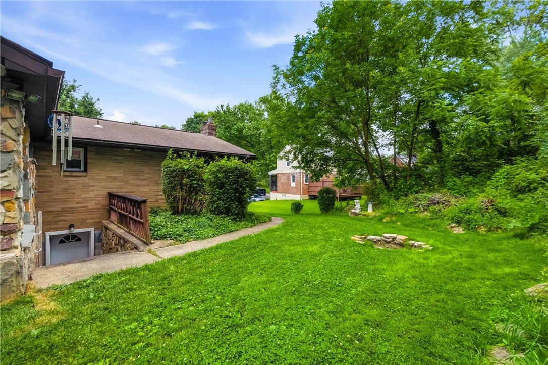 402 Glenrock Dr, Bethel Park, PA 15102