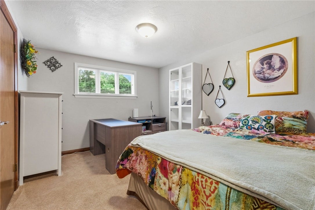 402 Glenrock Dr, Bethel Park, PA 15102