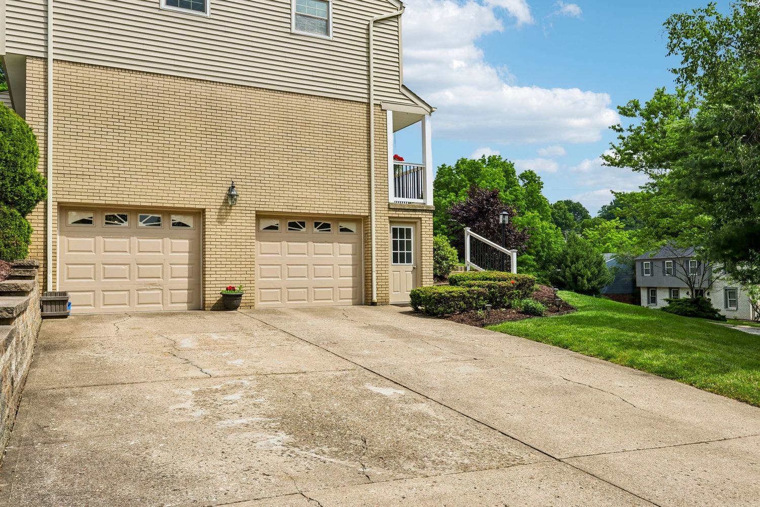 1140 Grouse Run Road, Bethel Park, PA 15102