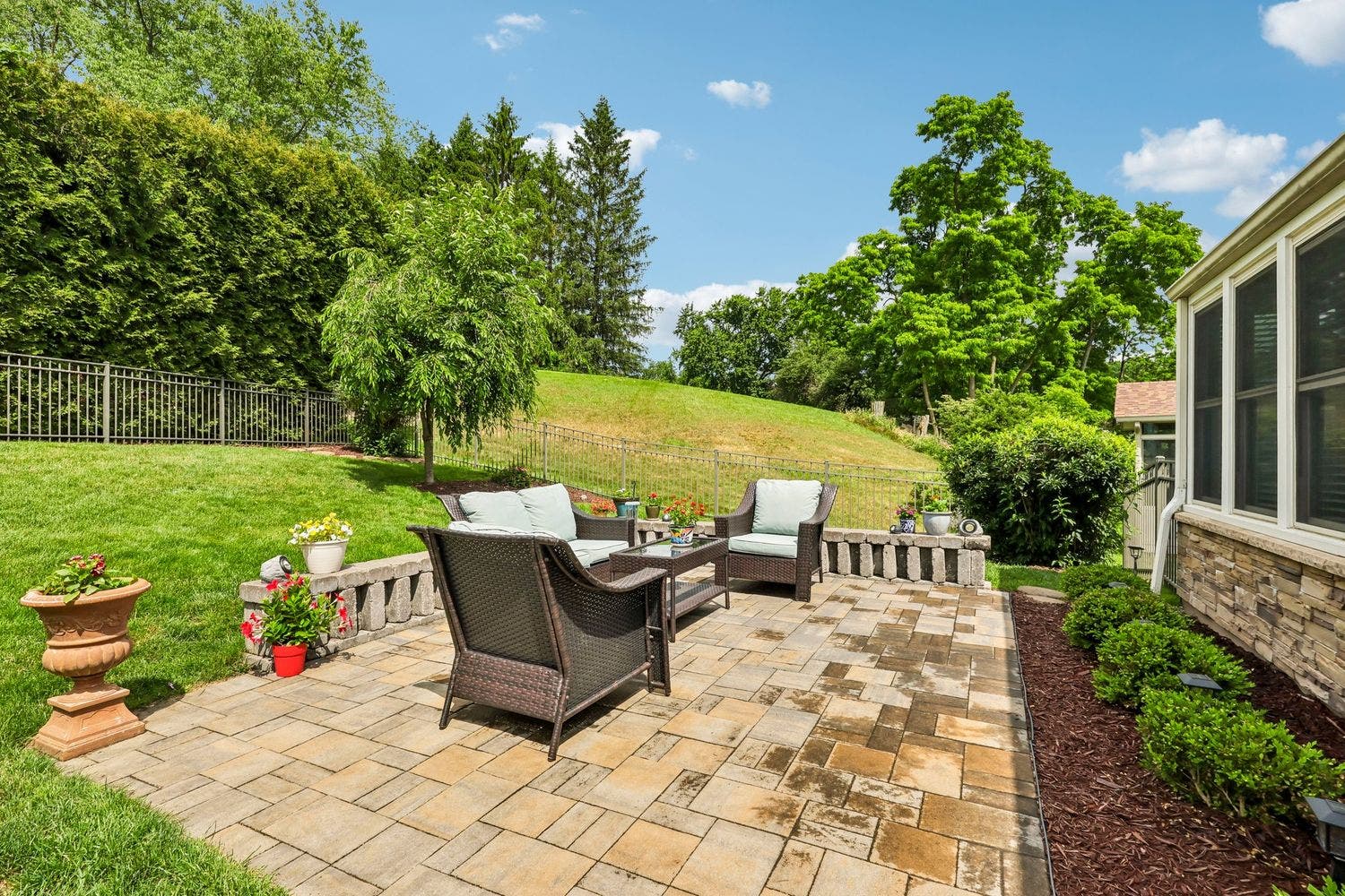 1140 Grouse Run Road, Bethel Park, PA 15102