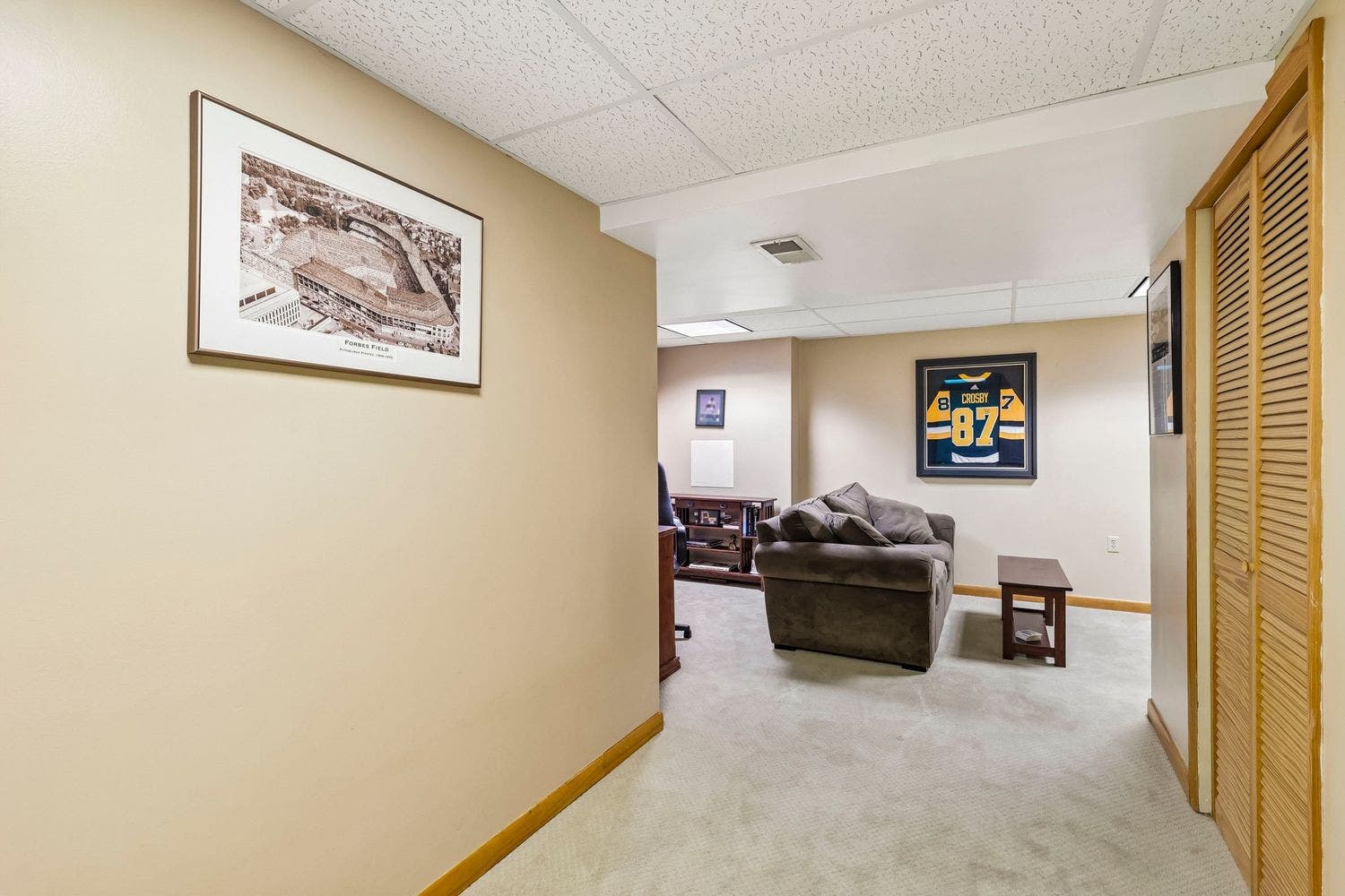 1140 Grouse Run Road, Bethel Park, PA 15102