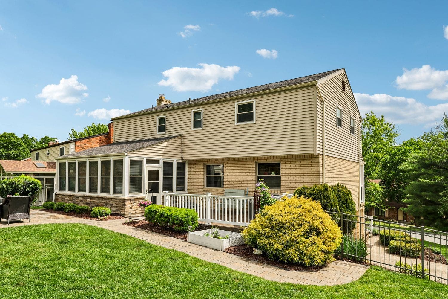 1140 Grouse Run Road, Bethel Park, PA 15102