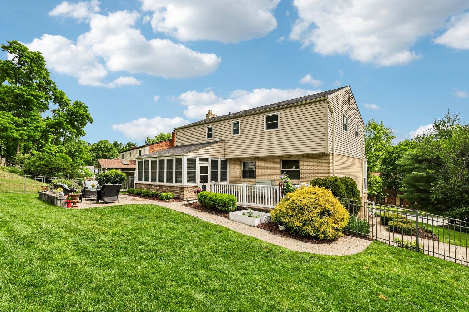 1140 Grouse Run Road, Bethel Park, PA 15102