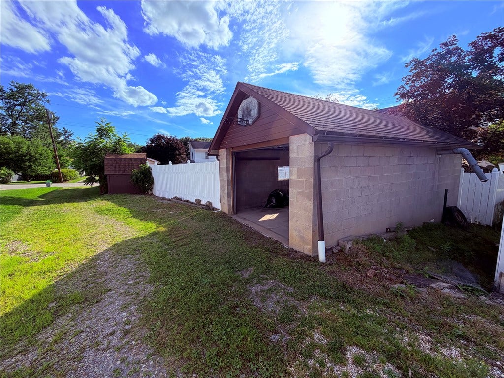 2067 Broadway Ave, Greensburg, PA 15601