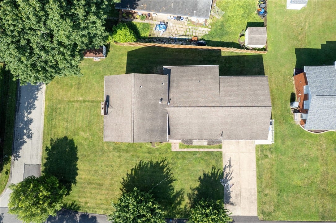 170 Summit Dr, Irwin, PA 15642