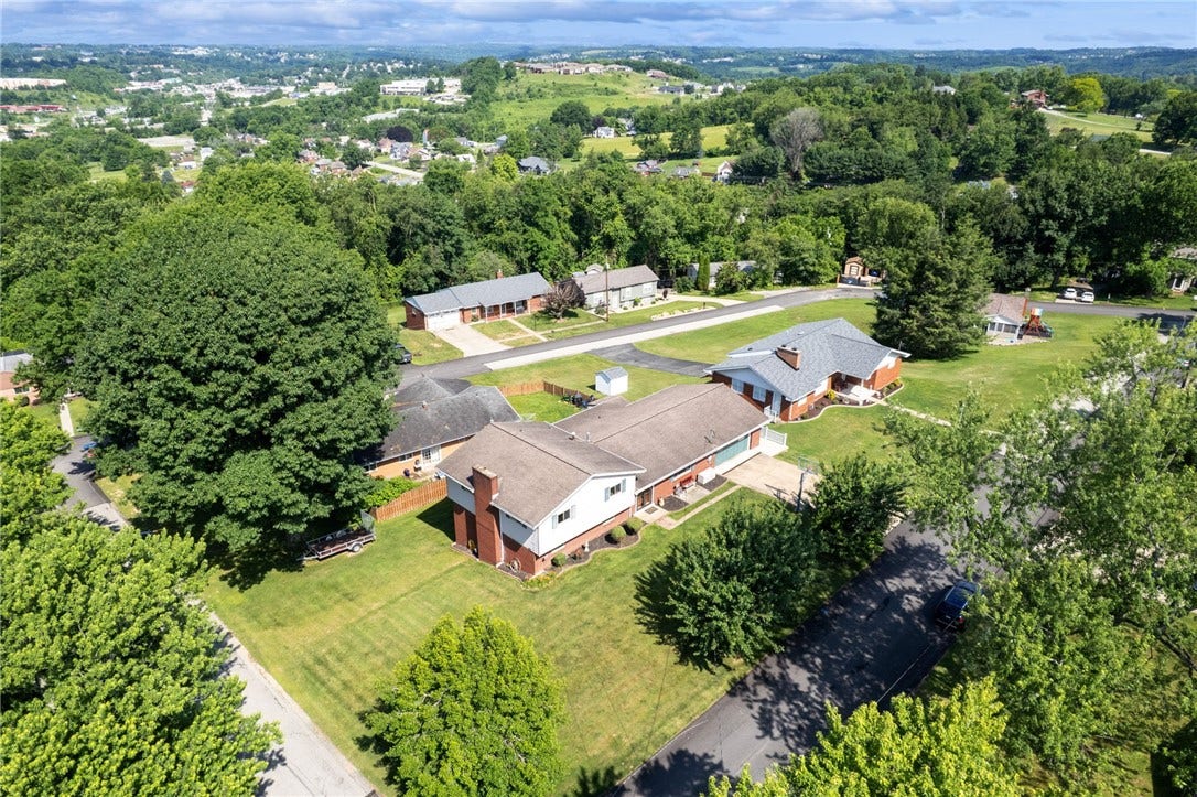 170 Summit Dr, Irwin, PA 15642