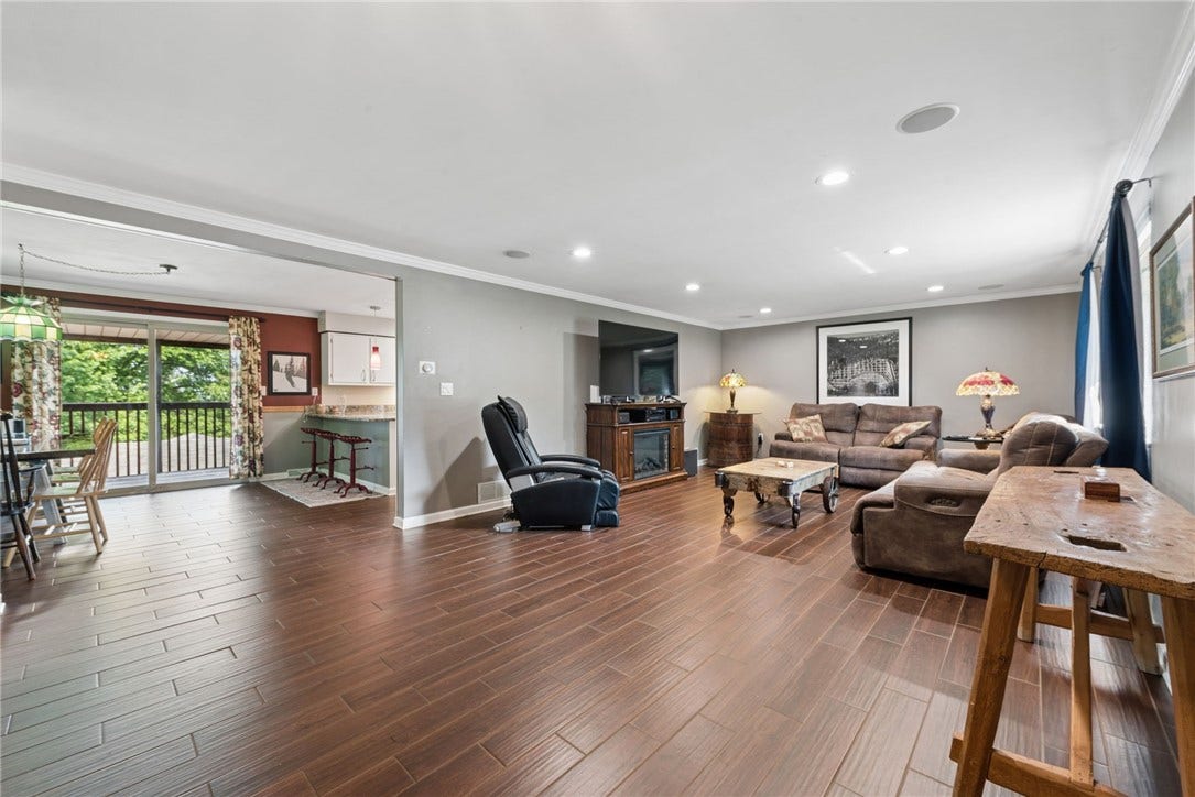 170 Summit Dr, Irwin, PA 15642 170 Summit Dr, Irwin, PA 15642