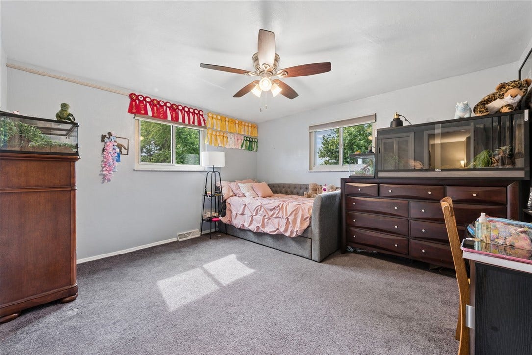170 Summit Dr, Irwin, PA 15642 170 Summit Dr, Irwin, PA 15642