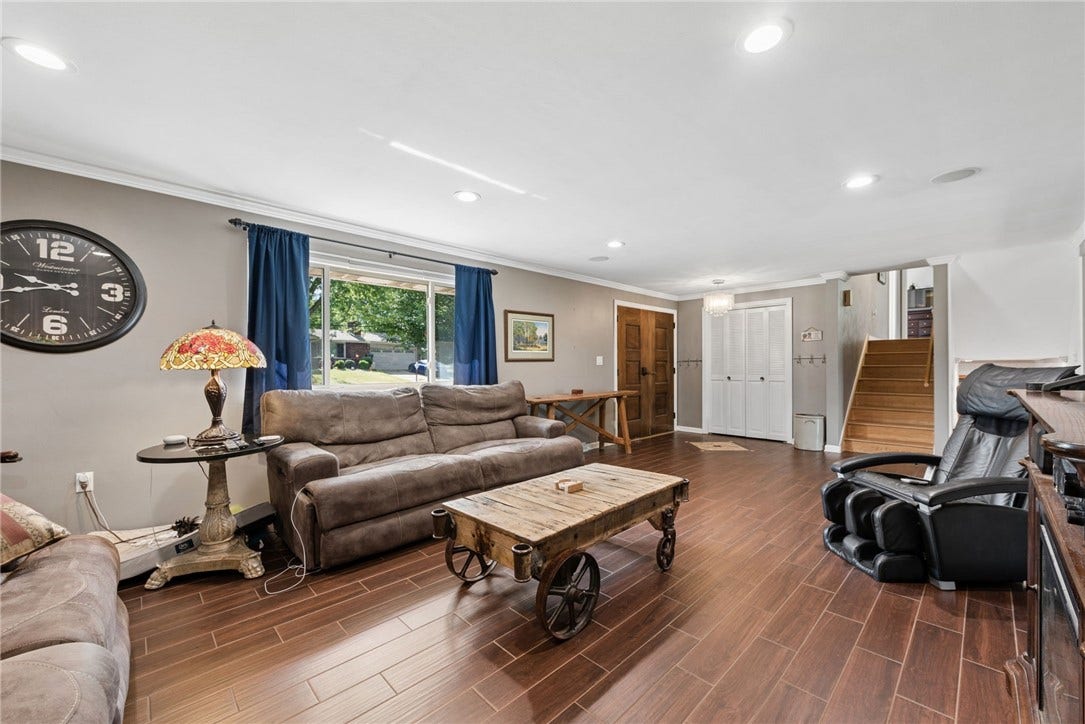 170 Summit Dr, Irwin, PA 15642