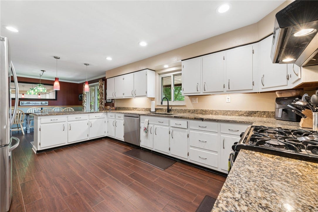 170 Summit Dr, Irwin, PA 15642 170 Summit Dr, Irwin, PA 15642