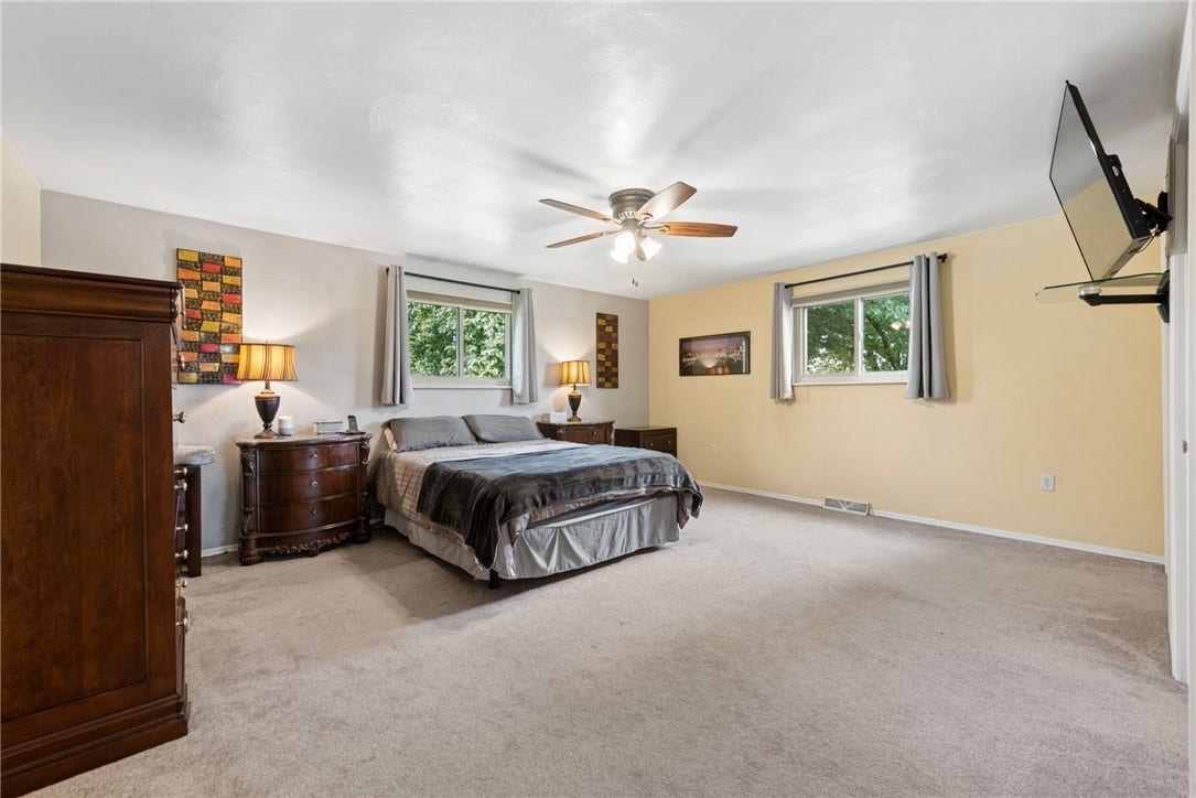170 Summit Dr, Irwin, PA 15642