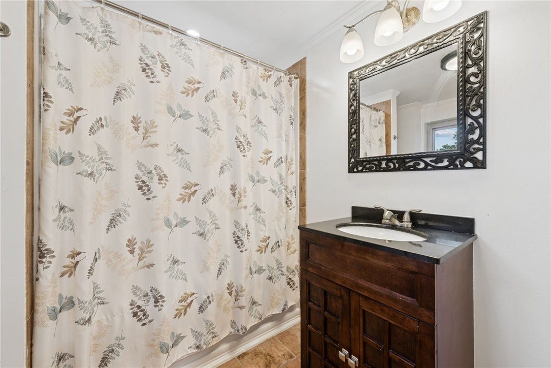 170 Summit Dr, Irwin, PA 15642