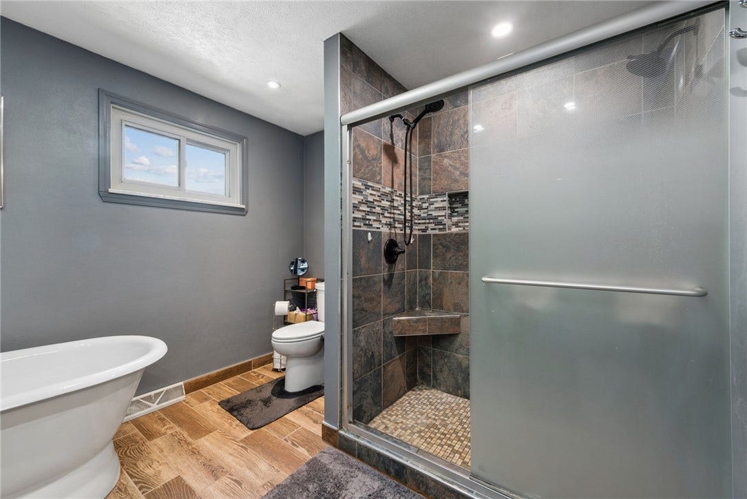 170 Summit Dr, Irwin, PA 15642 170 Summit Dr, Irwin, PA 15642
