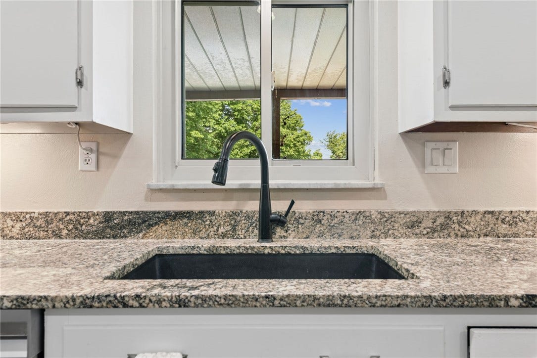 170 Summit Dr, Irwin, PA 15642
