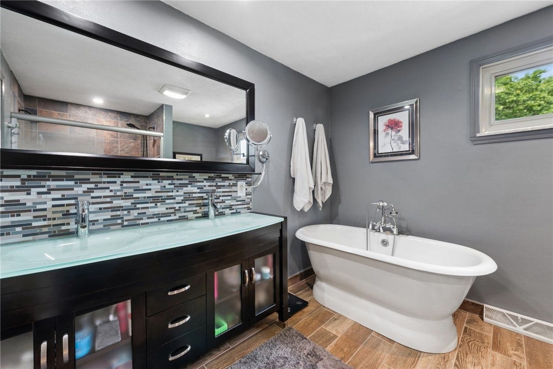 170 Summit Dr, Irwin, PA 15642