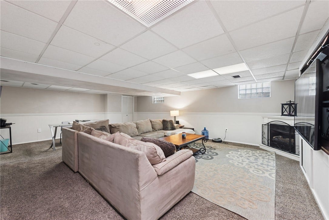 13301 Sylvia Dr, Irwin, PA 15642