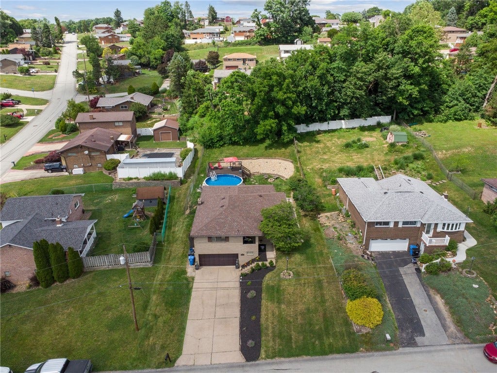 13301 Sylvia Dr, Irwin, PA 15642