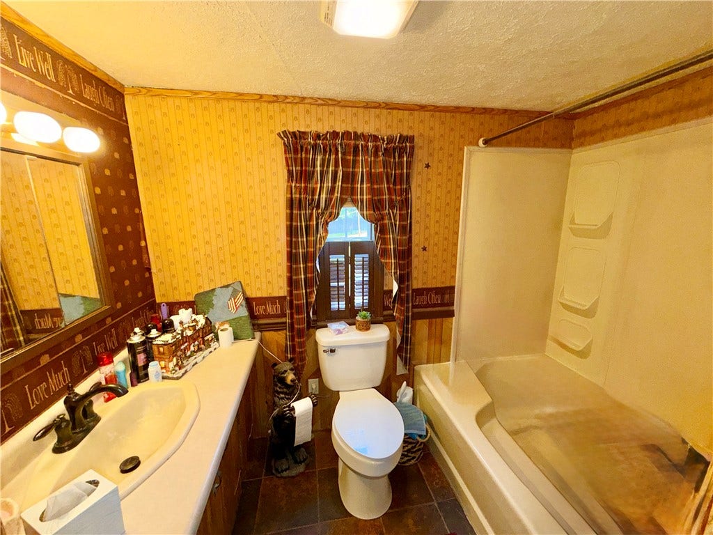 286 Willow Grove Road, Masontown, PA 15461