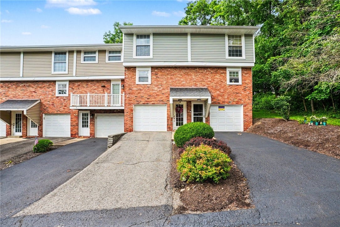 5495 Library Rd, #10, Bethel Park, PA 15102