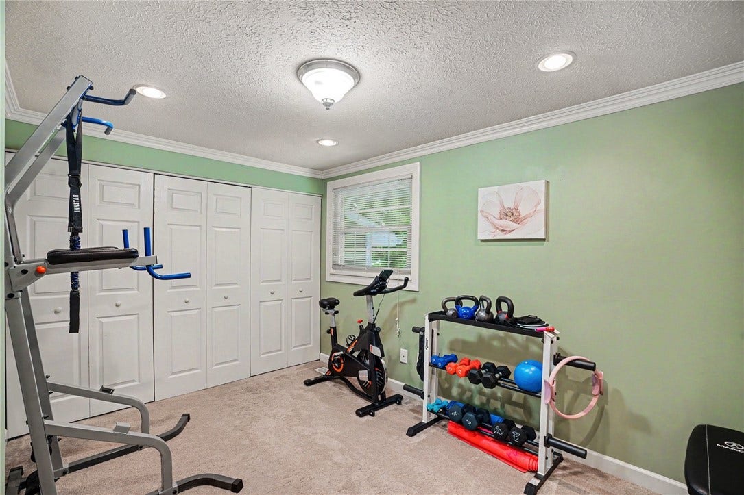 5495 Library Rd, #10, Bethel Park, PA 15102
