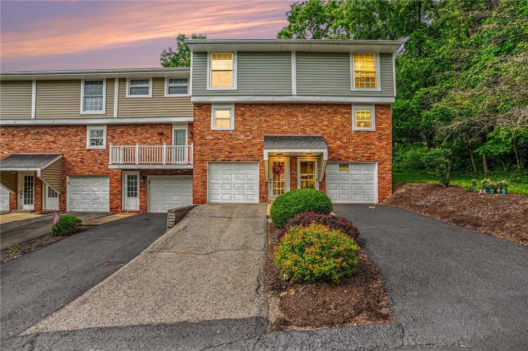 5495 Library Rd, #10, Bethel Park, PA 15102