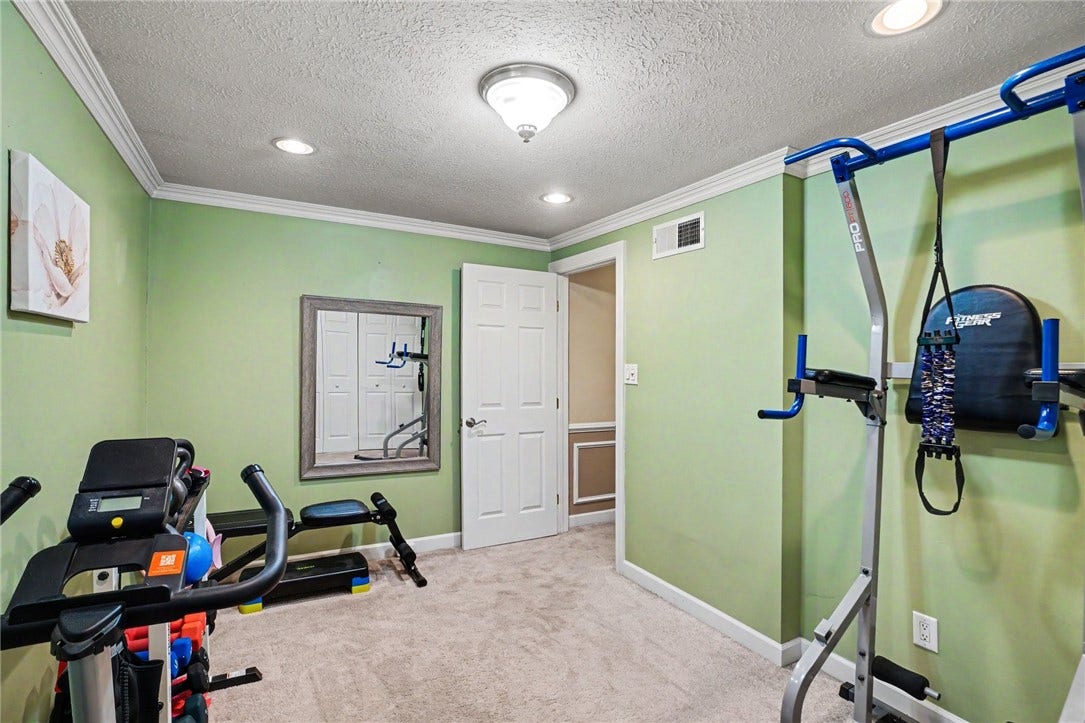5495 Library Rd, #10, Bethel Park, PA 15102