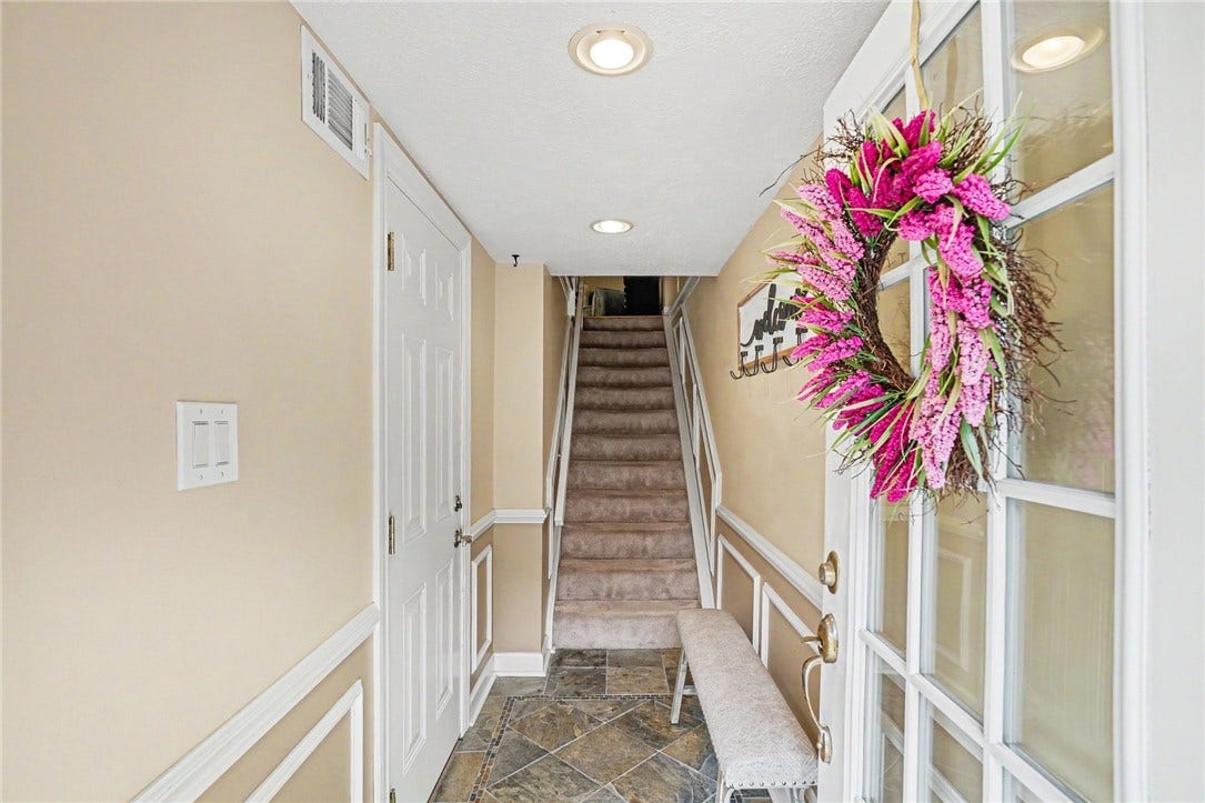 5495 Library Rd, #10, Bethel Park, PA 15102