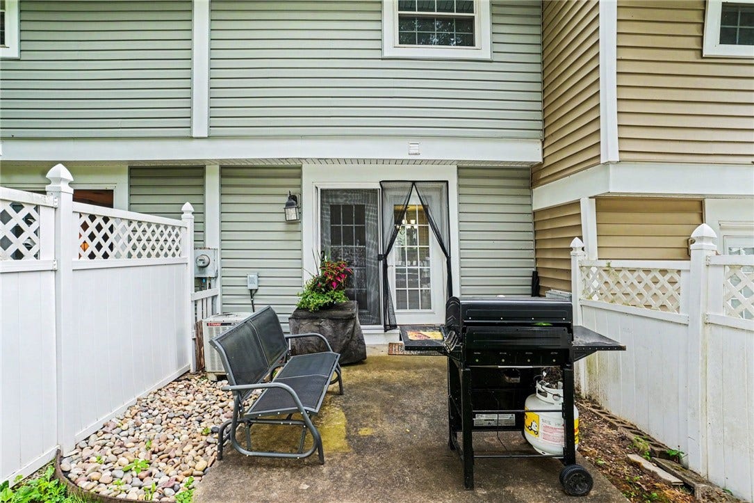 5495 Library Rd, #10, Bethel Park, PA 15102
