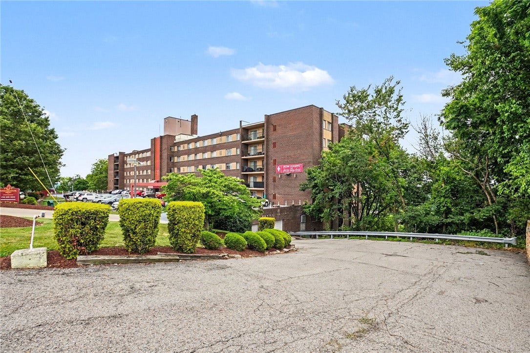 5495 Library Rd, #10, Bethel Park, PA 15102