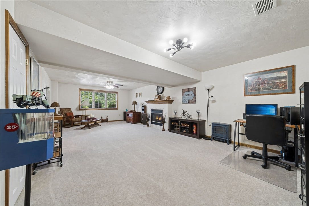 74 Laurel Dr, Greensburg, PA 15601