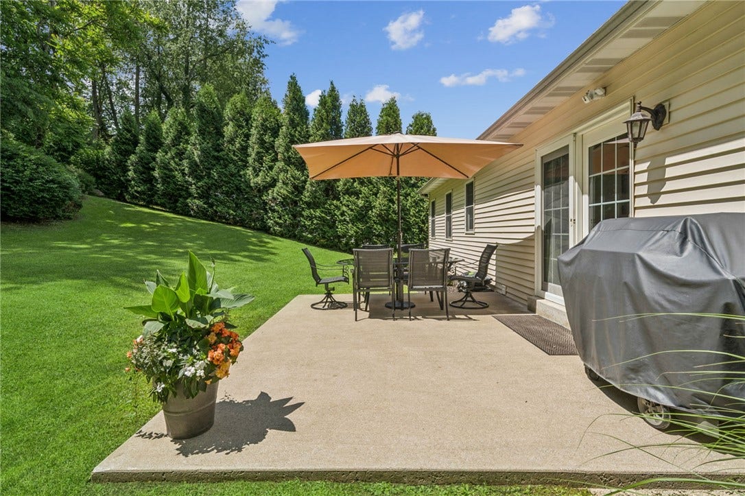 74 Laurel Dr, Greensburg, PA 15601