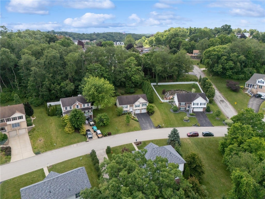 74 Laurel Dr, Greensburg, PA 15601