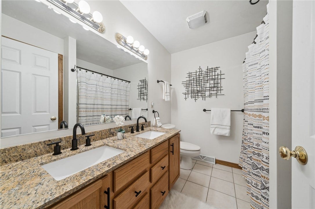 74 Laurel Dr, Greensburg, PA 15601