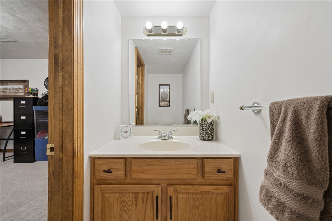 74 Laurel Dr, Greensburg, PA 15601
