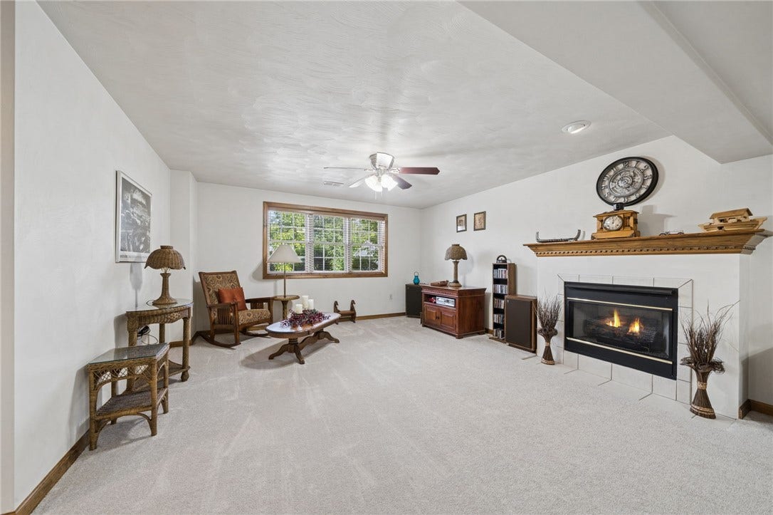 74 Laurel Dr, Greensburg, PA 15601