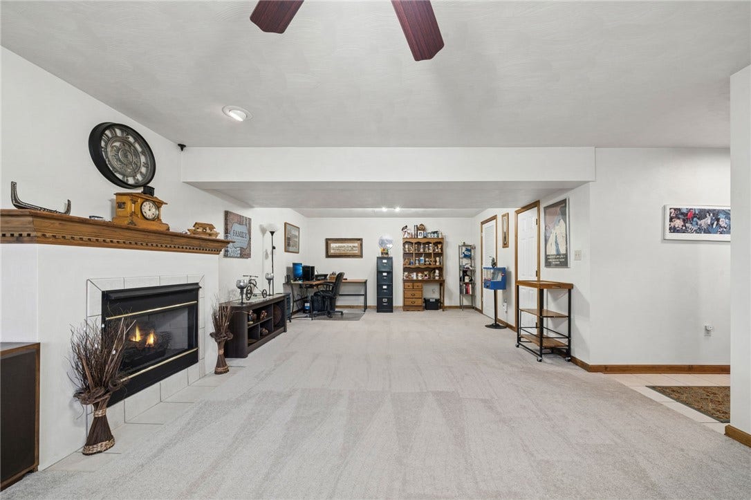 74 Laurel Dr, Greensburg, PA 15601