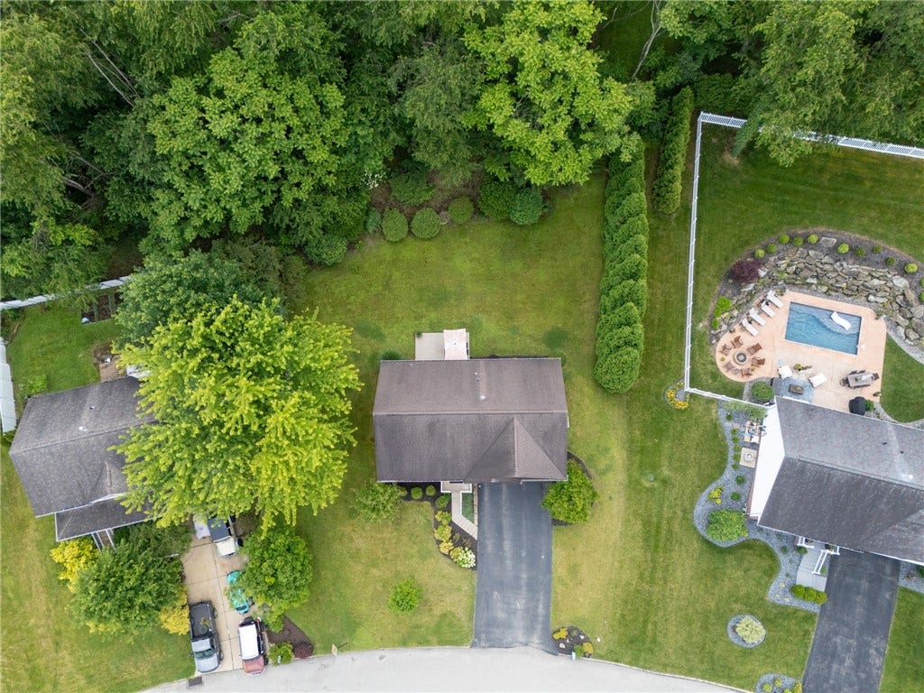 74 Laurel Dr, Greensburg, PA 15601