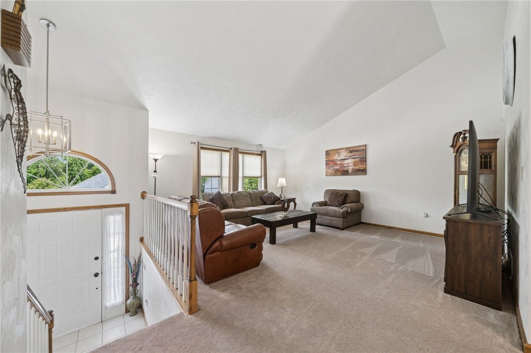 74 Laurel Dr, Greensburg, PA 15601